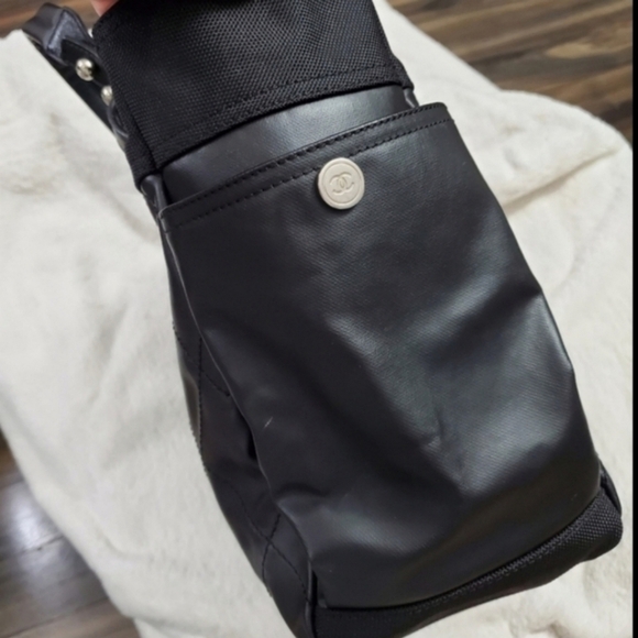 Chanel Large Tote Quilted Canvas Black Pouch - Picture 8 of 16